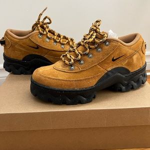 Nike Lahar Low (US 5.5) - Comes new with box